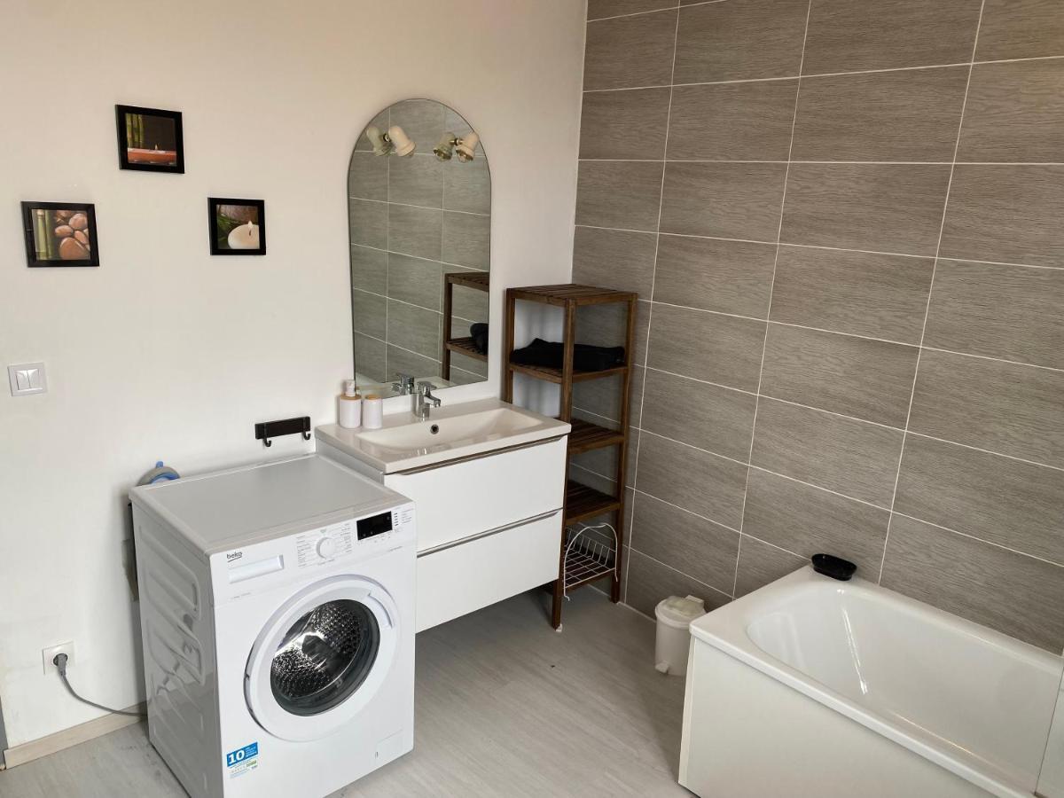 Joli Appartement Avec Parking Gratuit Sur Place Givet Luaran gambar