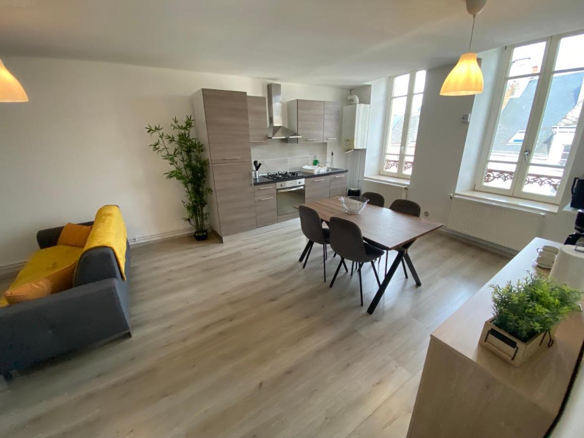 Joli Appartement Avec Parking Gratuit Sur Place Givet Luaran gambar