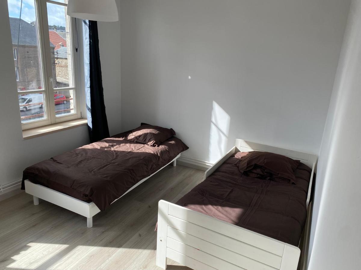 Joli Appartement Avec Parking Gratuit Sur Place Givet Luaran gambar