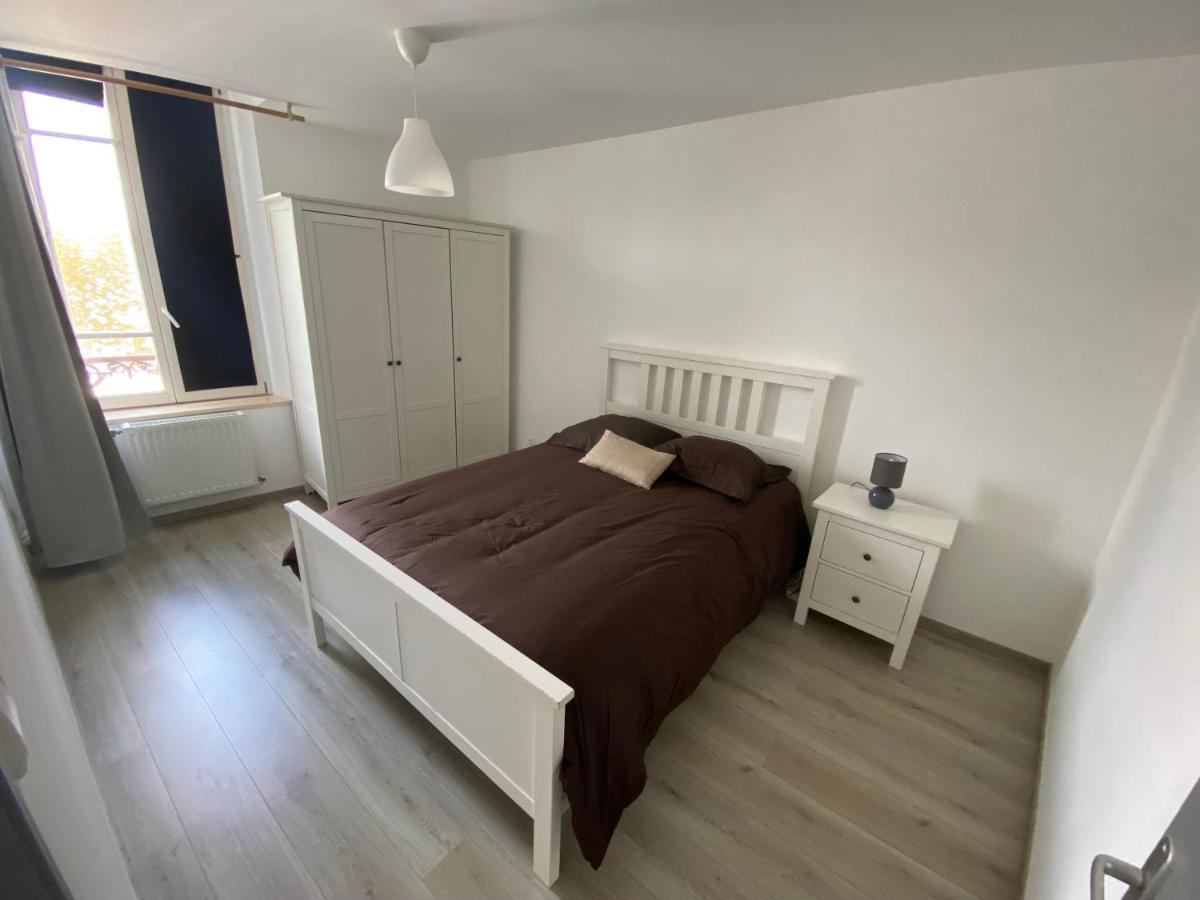 Joli Appartement Avec Parking Gratuit Sur Place Givet Luaran gambar