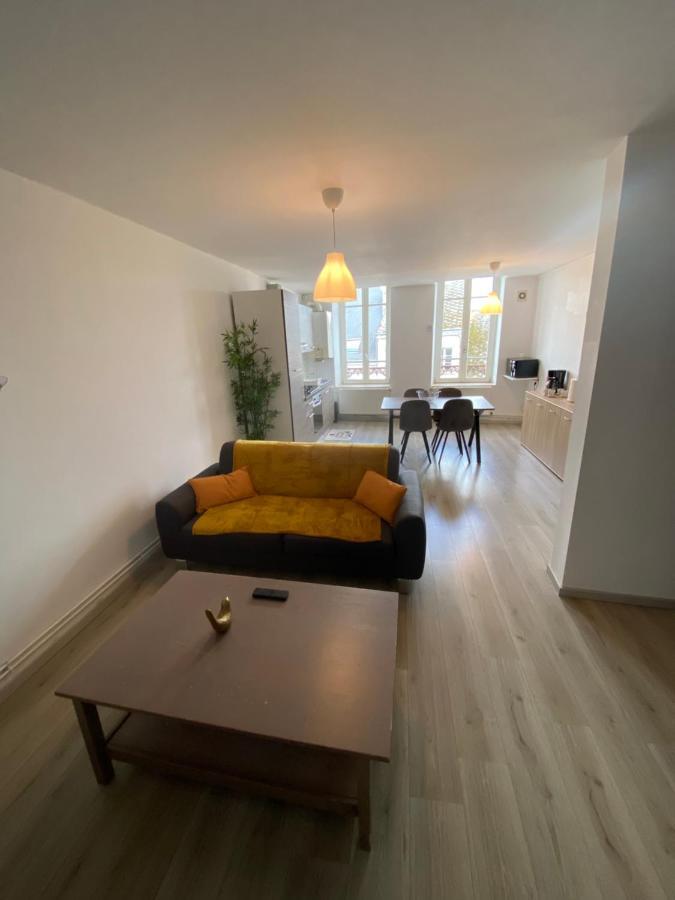 Joli Appartement Avec Parking Gratuit Sur Place Givet Luaran gambar