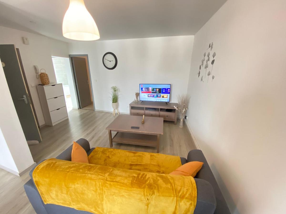 Joli Appartement Avec Parking Gratuit Sur Place Givet Luaran gambar