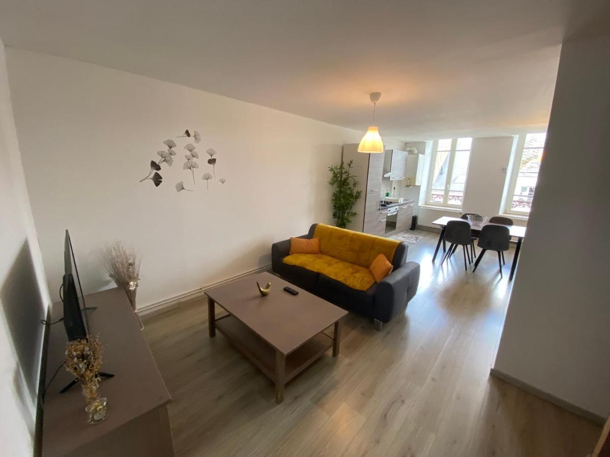 Joli Appartement Avec Parking Gratuit Sur Place Givet Luaran gambar